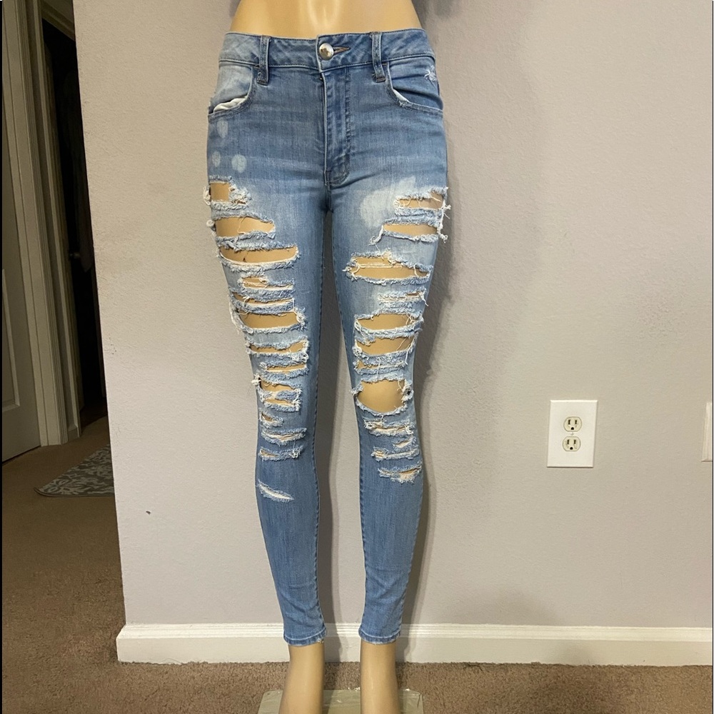AMERICAN EAGLE super stretch ripped jeans SIZE 6